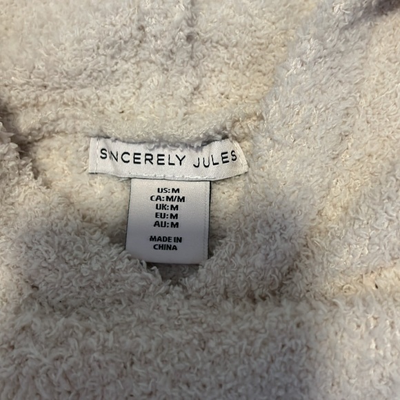 Sincerely Jules Women’s Sherpa Cropped Sweater Size Medium - Picture 3 of 3